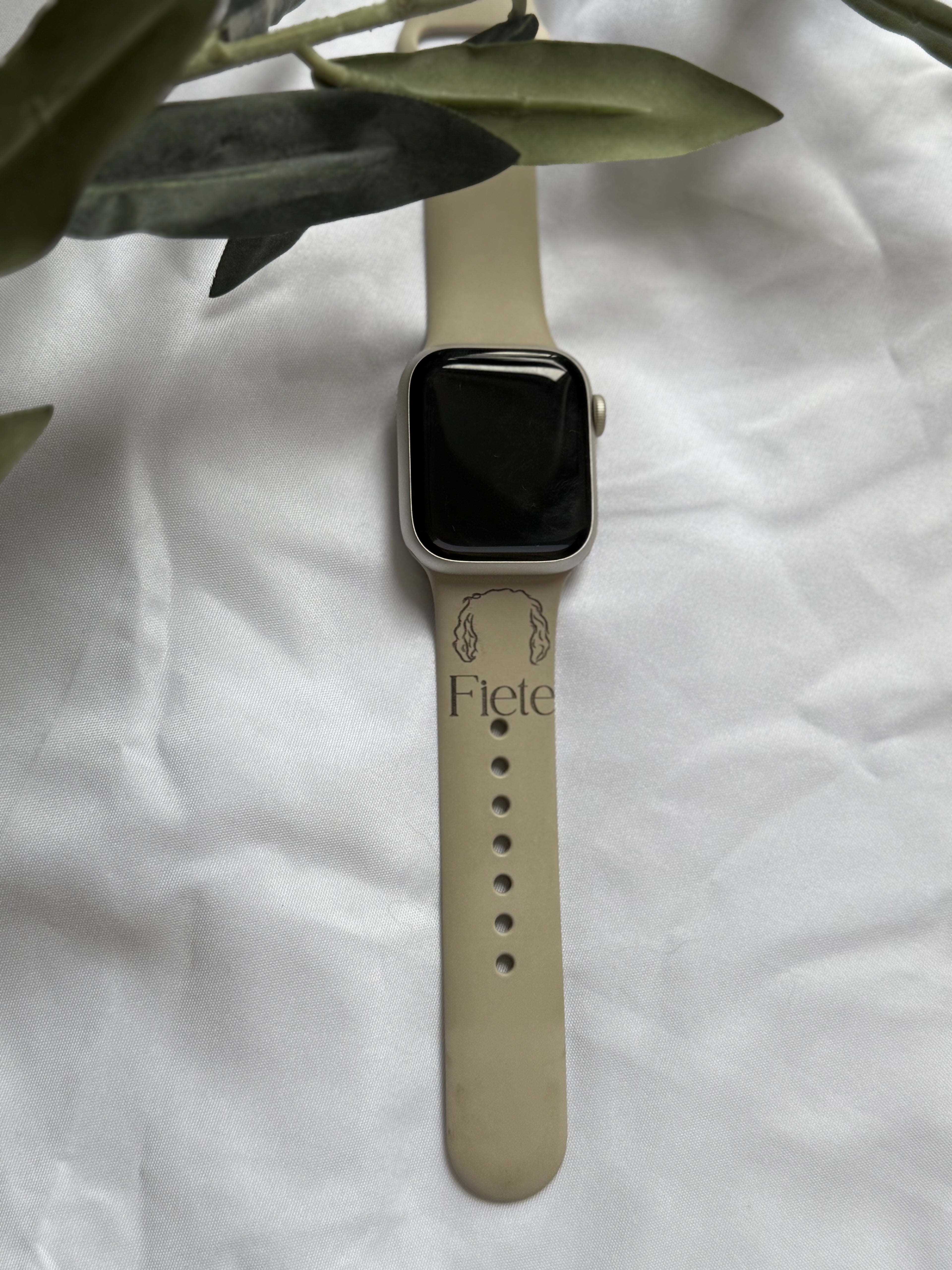 Personalisiertes Apple Watch Armband in Nahaufnahme – vollständig