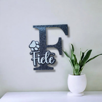 Personalisiertes Acrylschild mit Anfangsbuchstabe – dekoratives Namensschild